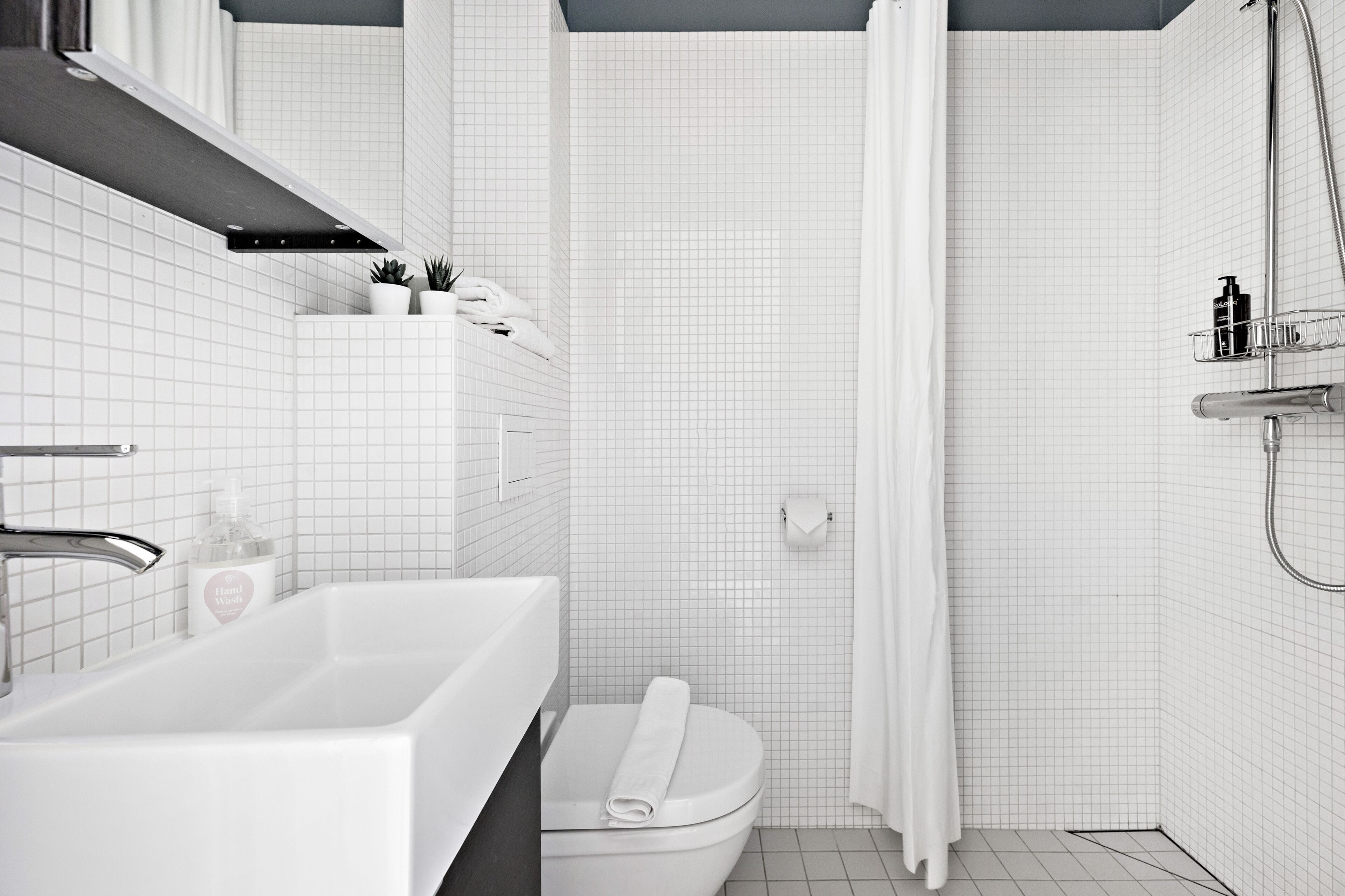 Shower, free toiletries, hair dryer, heated floors