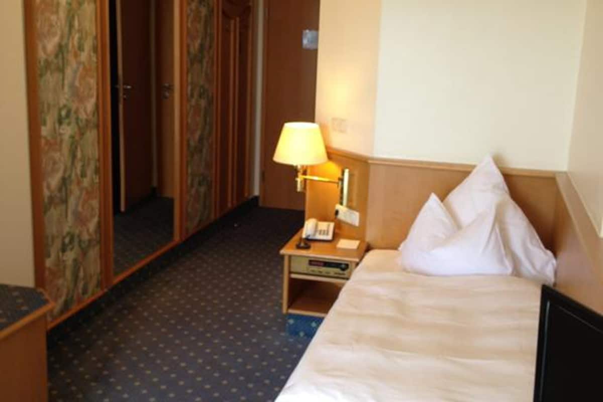 minibar, in-room safe, desk, free wifi