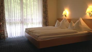 Minibar, in-room safe, desk, free WiFi