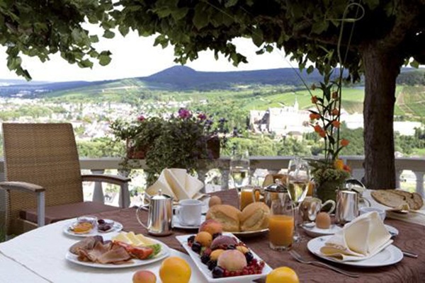 Café da manhã com buffet grátis todos os dias