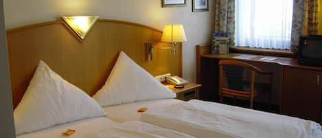 Minibar, Zimmersafe, Schreibtisch, kostenloses WLAN