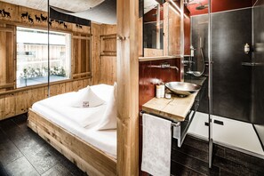 Deluxe Mobile Home, 2 Bedrooms (Dolomites Lodge) | Bathroom | Shower, free toiletries, hair dryer, towels - Caravan Park Sexten (Sesto)