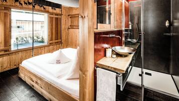 Mobile Deluxe-Unterkunft, 2 Schlafzimmer (Dolomites Lodge) | 2 Schlafzimmer, kostenloses WLAN, Bettwäsche
