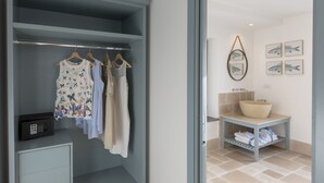 A modern bathroom with a large mirror, a sink, and a towel rack. - Romantic Relais Sorrento (Sorrento)