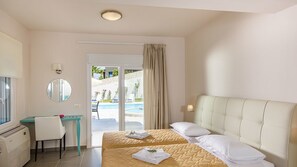 2 chambres, bureau, fer et planche à repasser, lits bébé (gratuits)