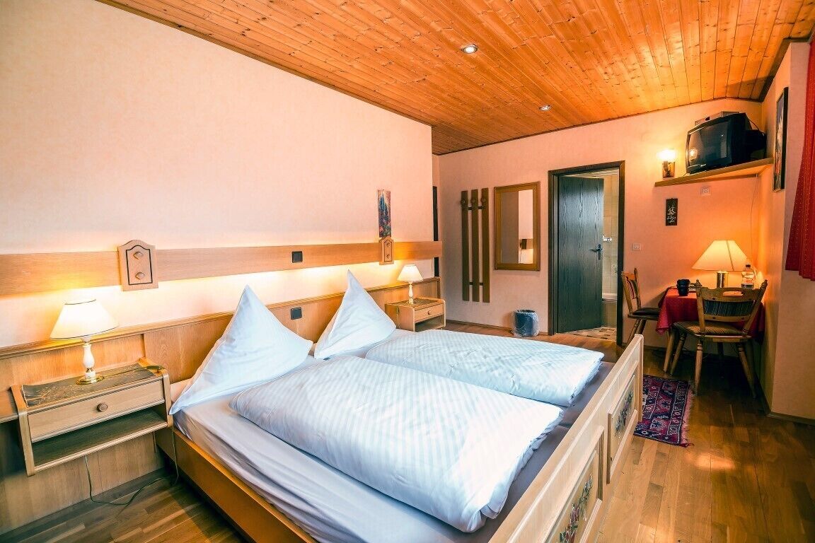 double room | desk, free wifi, bed sheets