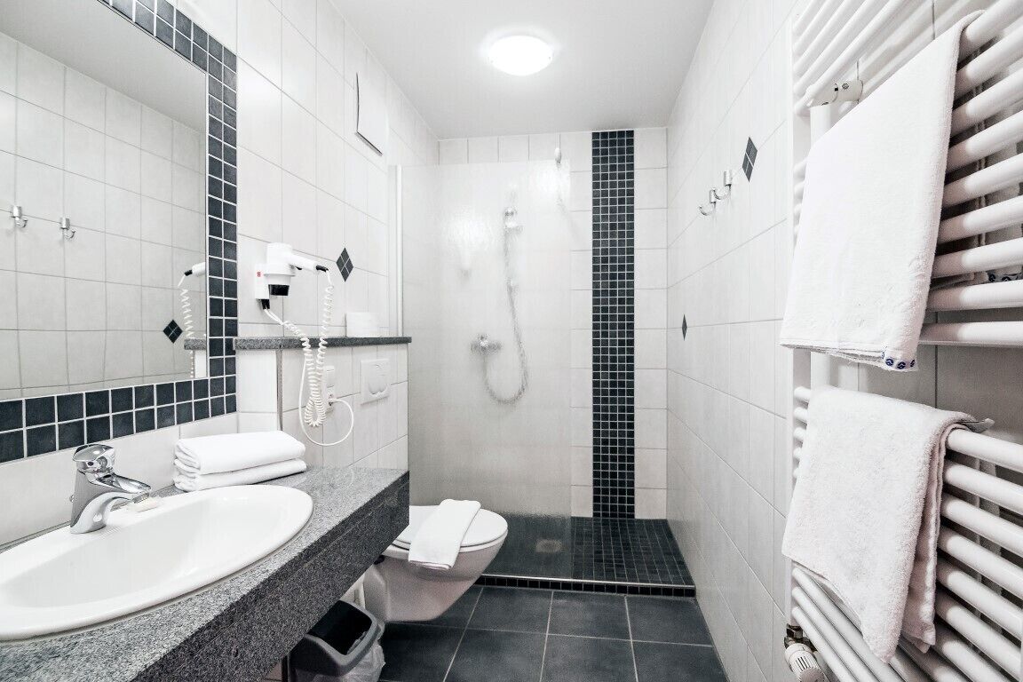 shower, hair dryer, towels, shampoo