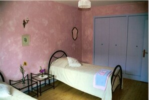 Doppelzimmer | Individuell dekoriert, individuell eingerichtet, Schreibtisch