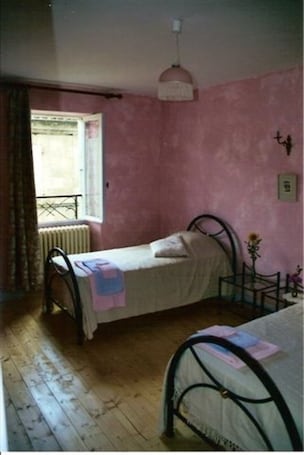 Double Room | Individually decorated, individually furnished, desk, blackout drapes