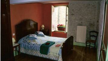 Double Room | Individually decorated, individually furnished, desk, blackout drapes