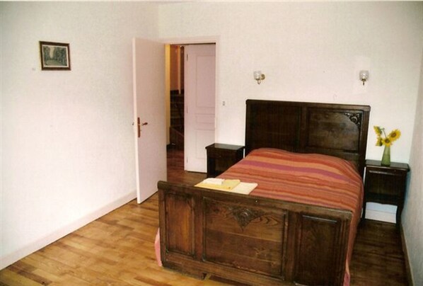 Double Room | Individually decorated, individually furnished, desk, blackout curtains