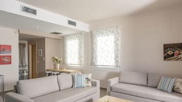 Villa, 2 Schlafzimmer | Wohnzimmer | LED-Fernseher, Kamin