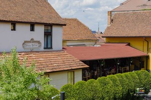 Exterior - Cristian Inn (Cristian)