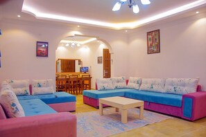 Villa | Wohnbereich | Plasmafernseher