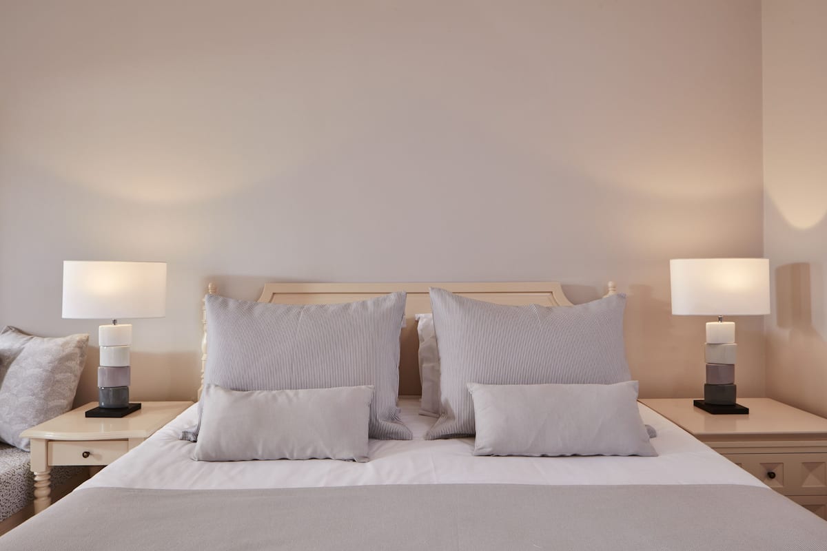 1 bedroom, hypo-allergenic bedding, minibar, in-room safe