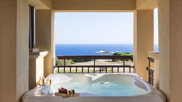 Family Suite Jacuzzi Golf & Sea View | View from room