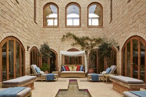 Couples treatment rooms, body treatments, aromatherapy