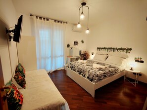 Deluxe-Zimmer | Hochwertige Bettwaren, Daunenbettdecken, Minibar, Schreibtisch