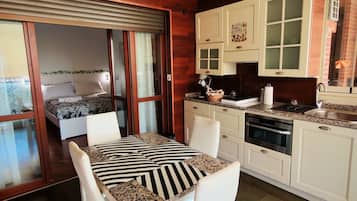 Comfort Suite | Private kitchen | Fridge, espresso maker, coffee/tea maker, electric kettle