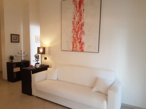 Flat-screen TV - Leonardo Rome Holidays (Fiumicino)