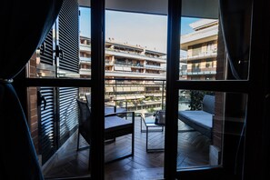 Premium bedding, down duvets, minibar, desk - Leonardo Rome Holidays (Fiumicino)