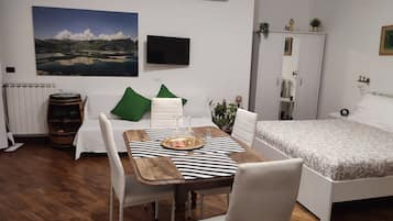 Suíte estúdio superluxo, 1 quarto | Roupas de cama premium, edredons de pluma, frigobar, escrivaninha