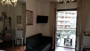 Premium bedding, down duvets, minibar, desk