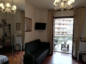 Premium bedding, down duvets, minibar, desk - Leonardo Rome Holidays (Fiumicino)