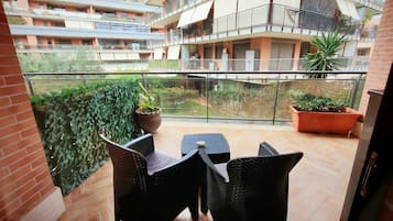 2 habitaciones, ropa de cama de alta calidad, cubrecamas y minibar