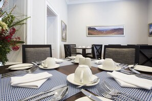 Frokost, lunsj og middag serveres, internasjonale retter 
