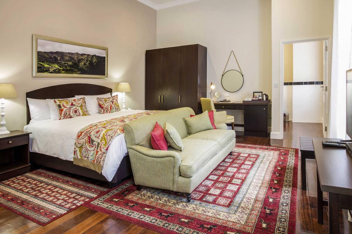 Suite, 1 Double Bed (Heritage) | Premium bedding, in-room safe, desk, laptop workspace