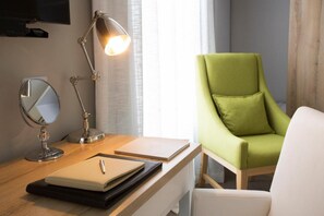 Double Room, 1 Double Bed | Premium bedding, in-room safe, desk, laptop workspace