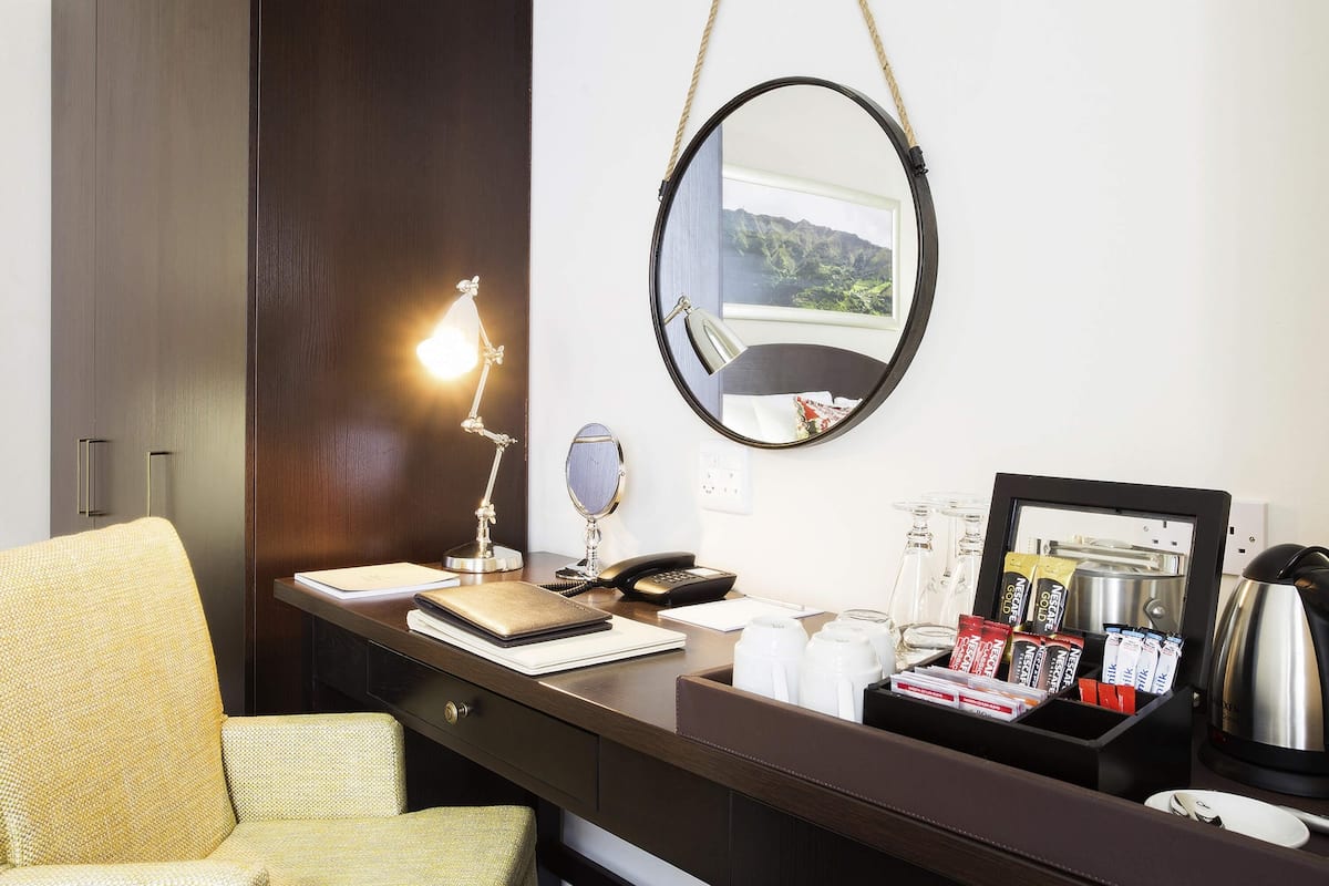 Roba de llit d'alta qualitat, caixa forta a l'habitació i escriptori