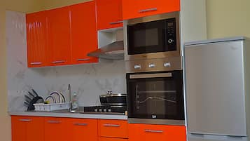 Peti sejuk, ketuhar gelombang mikro, ketuhar, dapur