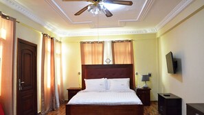 Blackout drapes, iron/ironing board, free WiFi, bed sheets - Royal Haveala Apartments (Accra)