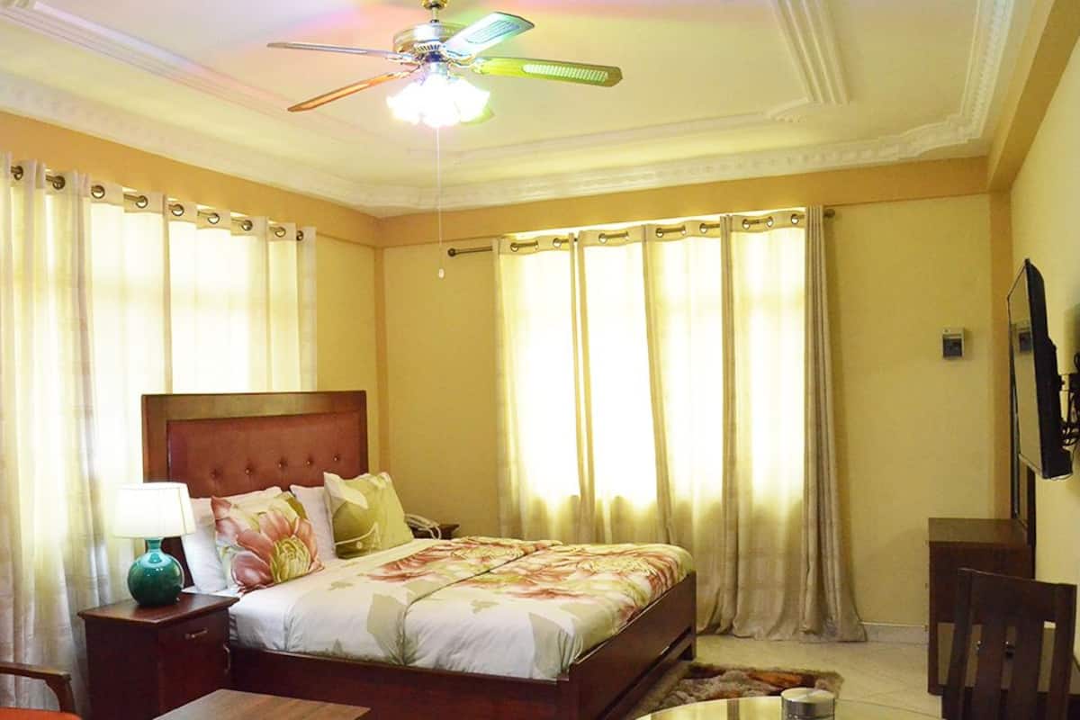 Studio, Non Smoking | Blackout drapes, iron/ironing board, WiFi (free), bed sheets