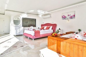 Villa | Zona de estar | Una televisión de plasma