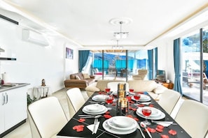 Villa | Coin cuisine privé | Grand réfrigérateur, micro-ondes, four, plaque de cuisson