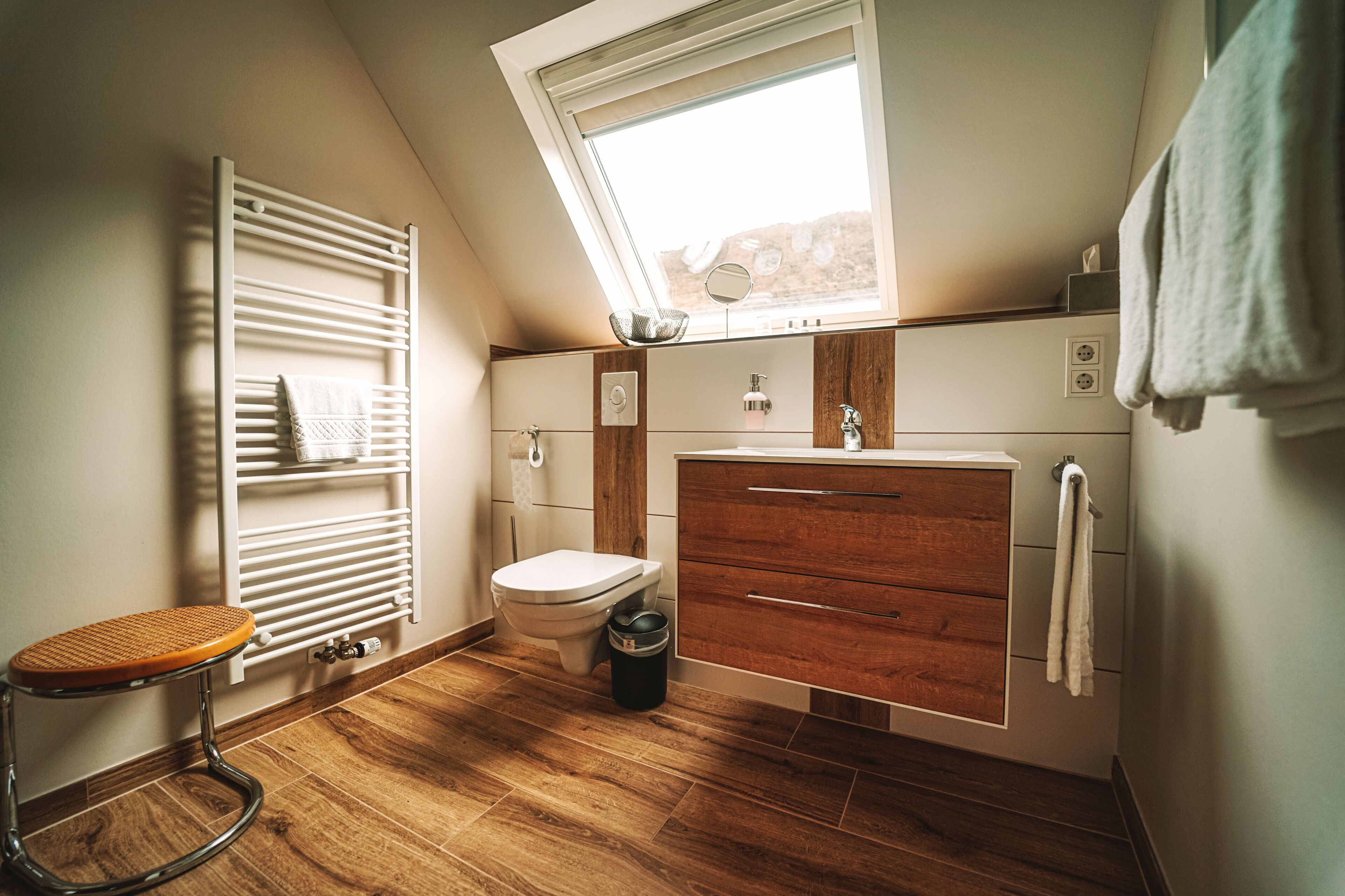 double room | bathroom | shower, free toiletries, hair dryer, towels