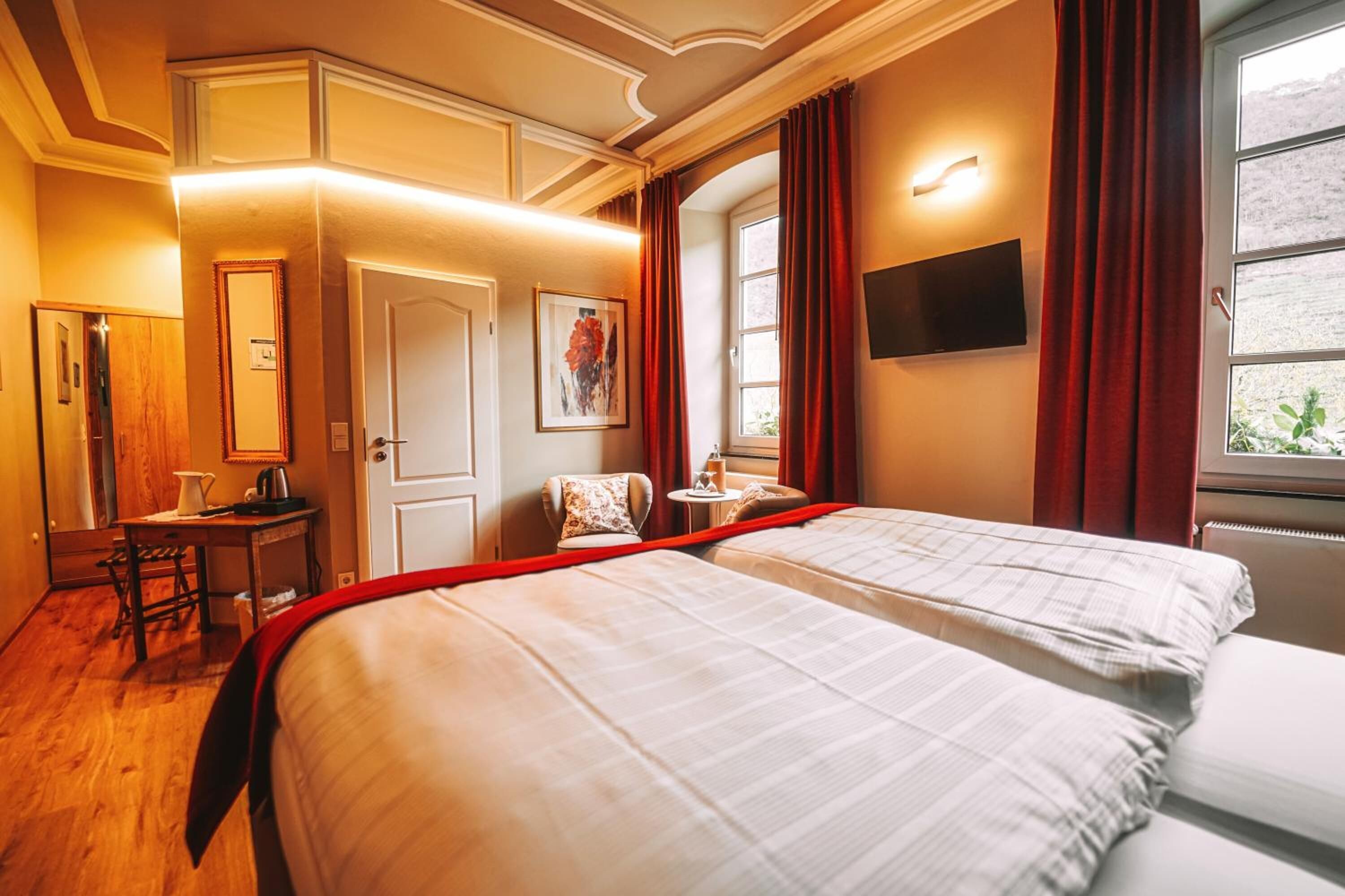 in-room safe, free wifi, bed sheets