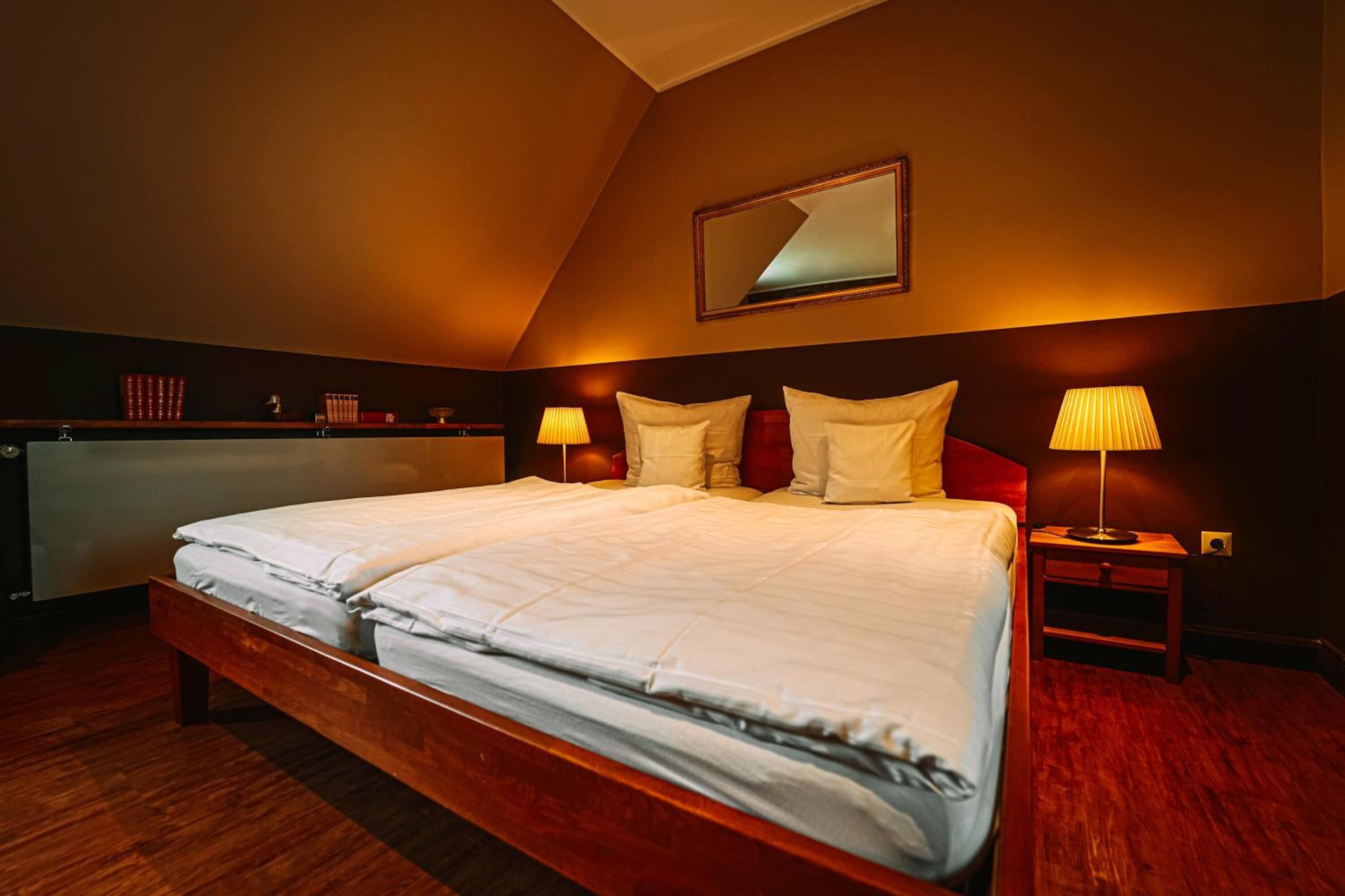 in-room safe, free wifi, bed sheets