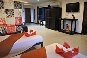 Deluxe Quadruple Room | Minibar, in-room safe, desk, blackout drapes - Hi Karon Beach Hotel (Karon)