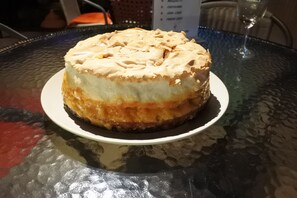 A dessert on a glass table. - Hi Karon Beach Hotel (Karon)