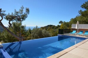 Outdoor pool, sun loungers - Villa Tugra (Kas)