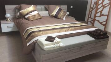 Deluxe Double Room, 1 Queen Bed, Non Smoking | Premium bedding, memory-foam beds, individually decorated