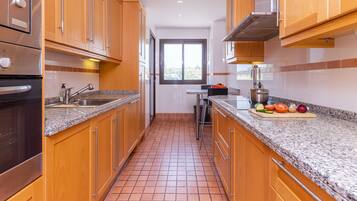 Réfrigérateur, micro-ondes, four, lave-vaisselle