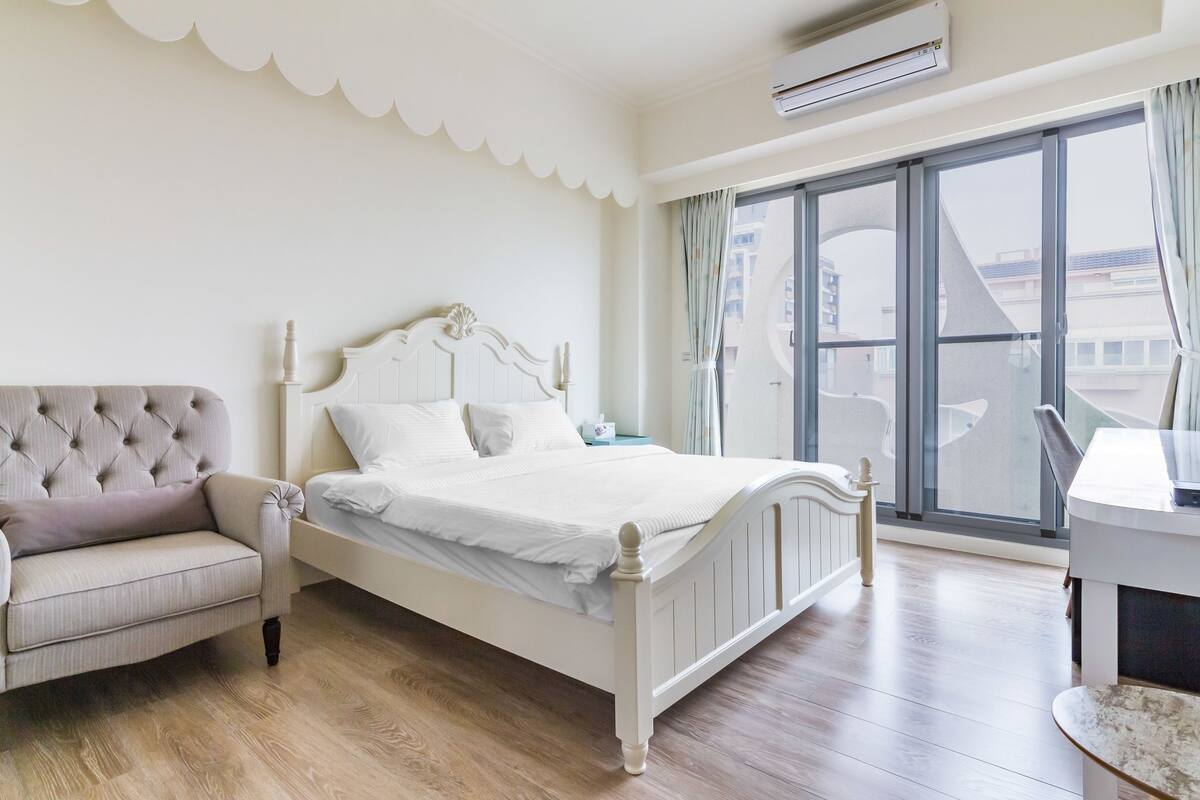 Deluxe Double Room, Balcony | Desk, laptop workspace, rollaway beds (surcharge), WiFi (free)