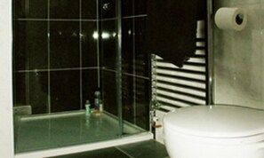 Bathroom - Orchard Pond Bed & Breakfast (Cambridge)