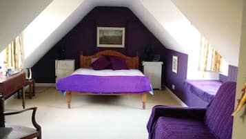 Fjölskylduherbergi - einkabaðherbergi (Room 1) | Straujárn/strauborð, ókeypis þráðlaus nettenging, rúmföt