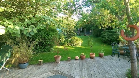 Jardines del alojamiento. Orchard Pond Bed & Breakfast